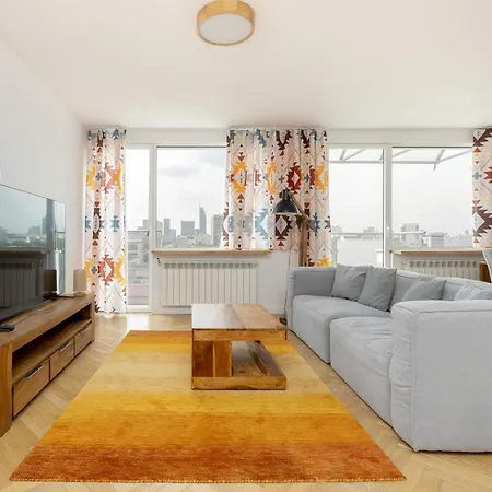 On The 15th Floor With A View Of The Panorama By Renters Apartment