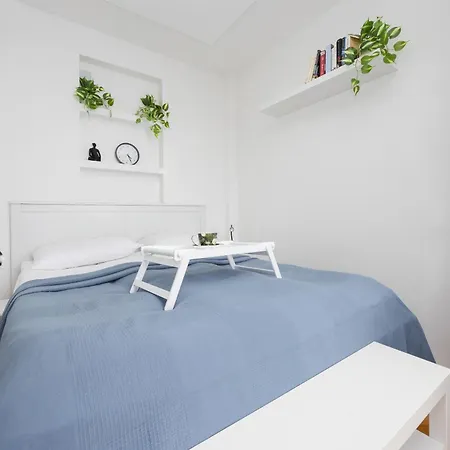 Apartament Bright With Air Conditioning Near Ogrod Saski By Renters Warszawa