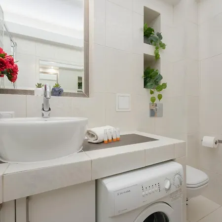 Bright With Air Conditioning Near Ogrod Saski By Renters Apartament Warszawa