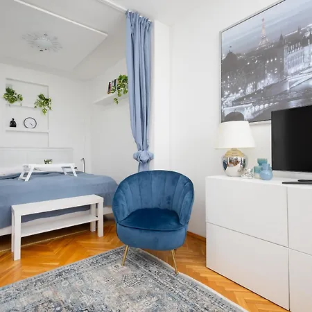Bright With Air Conditioning Near Ogrod Saski By Renters Apartament Warszawa