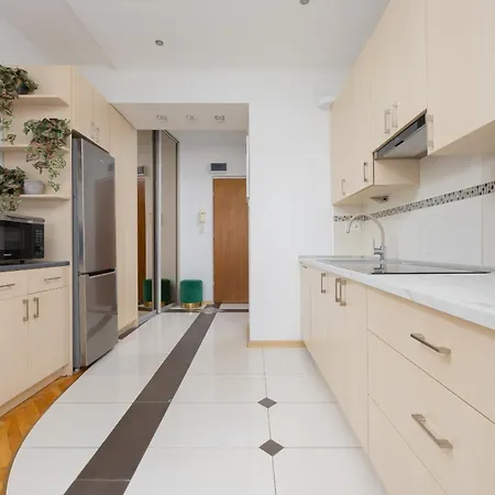 Apartament Bright With Air Conditioning Near Ogrod Saski By Renters
