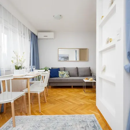 Bright With Air Conditioning Near Ogrod Saski By Renters Apartament Warszawa