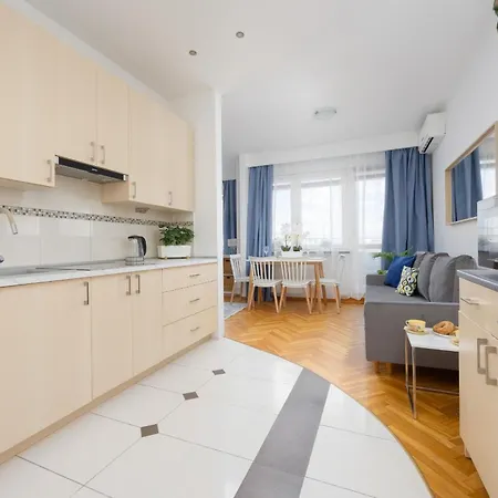 Bright With Air Conditioning Near Ogrod Saski By Renters Apartament *
