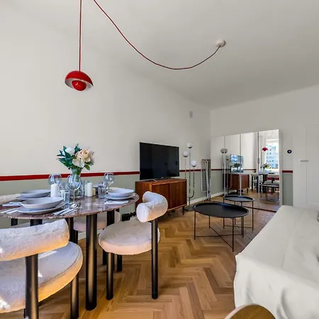 Apartment Elektoralna Apt - Workspace, Park, Bus&tram - By Rentujemy Warsaw