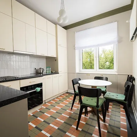 Hala Mirowska Spacious Apartment