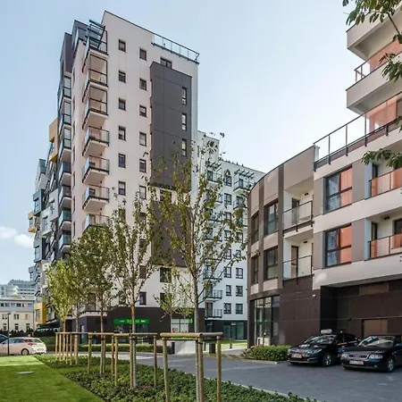 Urban Gem With Private Parking, Relaxing Balcony At Metro Station, Only 10 Min To Centre * Warsaw