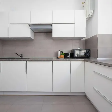 Apartment Modern In Perfect For Remote Work By Renters