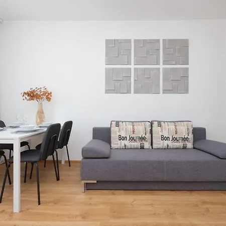 Modern In Perfect For Remote Work By Renters Warsaw