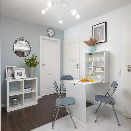 So Chic! 2-Bedroom Urban Suite 900M To Central Station Metro Rondo Onz