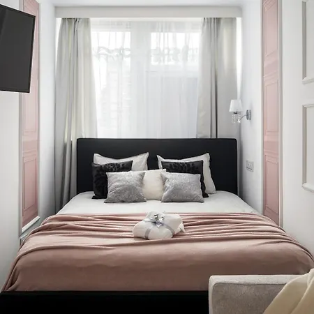 So Chic! 2-Bedroom Urban Suite 900M To Central Station Metro Rondo Onz Apartment Warsaw