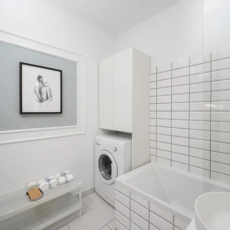 So Chic! 2-Bedroom Urban Suite 900M To Central Station Metro Rondo Onz Apartment Warsaw