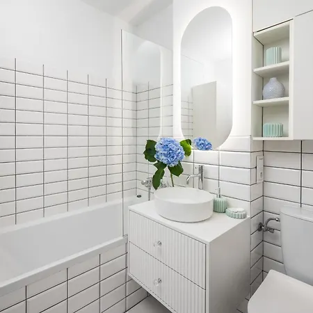 So Chic! 2-Bedroom Urban Suite 900M To Central Station Metro Rondo Onz