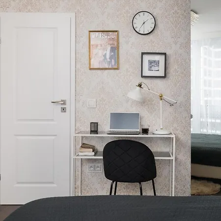 So Chic! 2-Bedroom Urban Suite 900M To Central Station Metro Rondo Onz * Warsaw