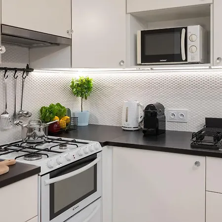 So Chic! 2-Bedroom Urban Suite 900M To Central Station Metro Rondo Onz