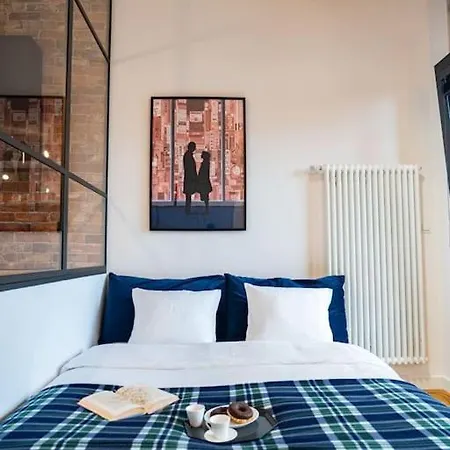 Апартаменты Chic In Historic Koneser Area