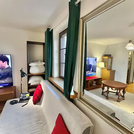 Old Town View Wifi 300 Mb/s Huge Screen Netflix Appletv Amazontv Lägenhet Warszawa