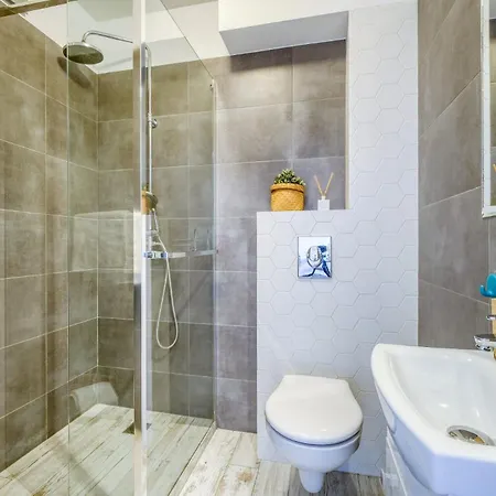 Full Location In Center Apartment