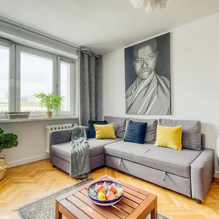 Full Location In Center Apartment *