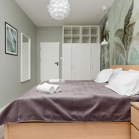 Emilii Plater By Renters * Warszawa