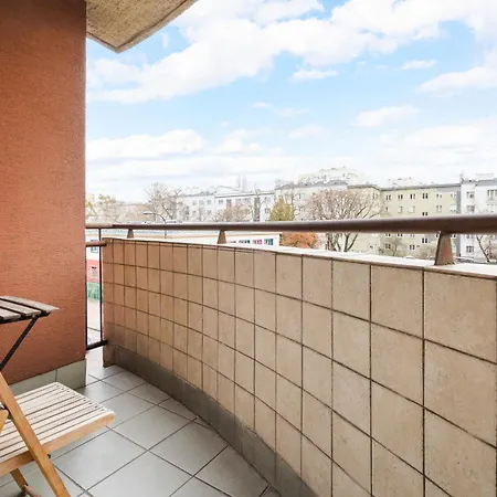 Metro Mlynow Pleasant Apartment *
