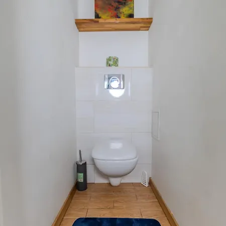 Ochota Apartment *