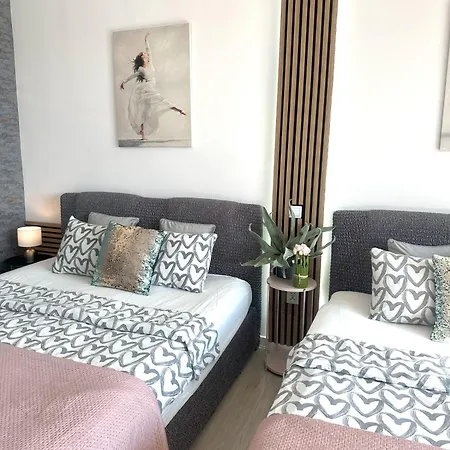 Exclusive Smolna Apartment *