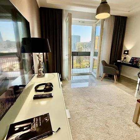 Class Metro Fast Wifi 100 Mbs 70'tv Netflix Hbo Max Disney+ Appletv+ Apartament