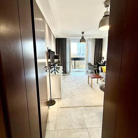 Class Metro Fast Wifi 100 Mbs 70'tv Netflix Hbo Max Disney+ Appletv+ Apartament *