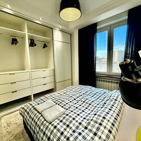 Class Metro Fast Wifi 100 Mbs 70'tv Netflix Hbo Max Disney+ Appletv+ Apartament Warszawa