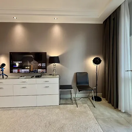 Class Metro Fast Wifi 100 Mbs 70'tv Netflix Hbo Max Disney+ Appletv+ Apartament Warszawa