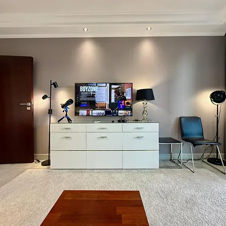 Class Metro Fast Wifi 100 Mbs 70'tv Netflix Hbo Max Disney+ Appletv+ Apartament *
