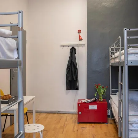 New World St Hostel And Private Room *