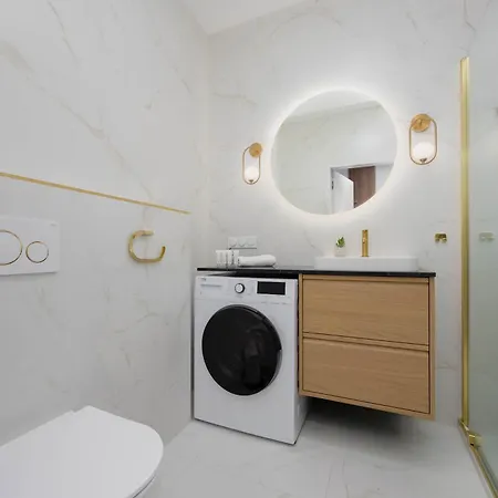 Deluxe Domaniewska With Ac By Renters Prestige Appartement