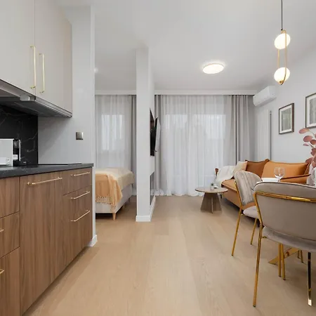 Appartement Deluxe Domaniewska With Ac By Renters Prestige