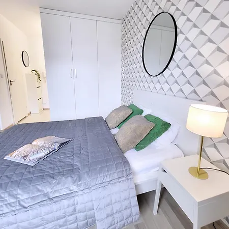 Bociania Airport Apartment *