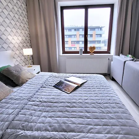 Apartment Bociania Airport