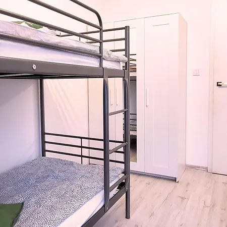 Bociania Airport Apartment