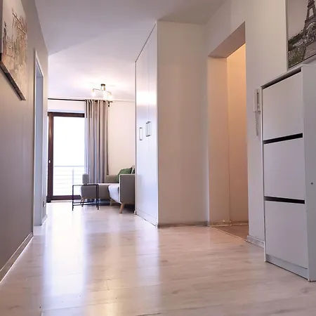 Bociania Airport Apartment *