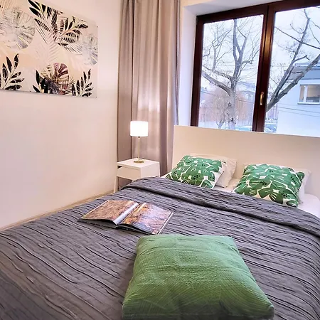 Bociania Airport Apartment Warsaw