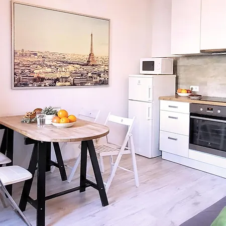 Bociania Airport Apartment *
