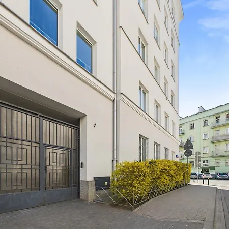 Bright With Air Conditioning Near The Copernicus Science Center In By Renters Varsovia