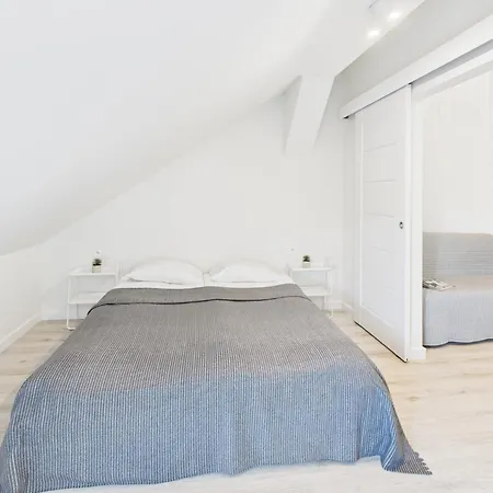 Apartamento Bright With Air Conditioning Near The Copernicus Science Center In By Renters