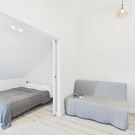 Apartamento Bright With Air Conditioning Near The Copernicus Science Center In By Renters Varsovia