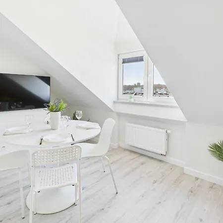 Apartamento Bright With Air Conditioning Near The Copernicus Science Center In By Renters