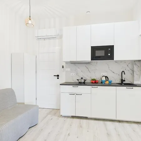 Bright With Air Conditioning Near The Copernicus Science Center In By Renters Apartamento *