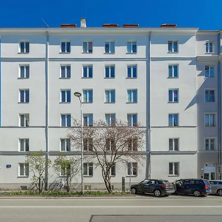 Bright With Air Conditioning Near The Copernicus Science Center In By Renters Apartamento Varsovia