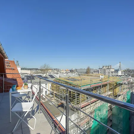 Bright With Air Conditioning Near The Copernicus Science Center In By Renters Apartamento