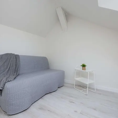 Apartamento Bright With Air Conditioning Near The Copernicus Science Center In By Renters