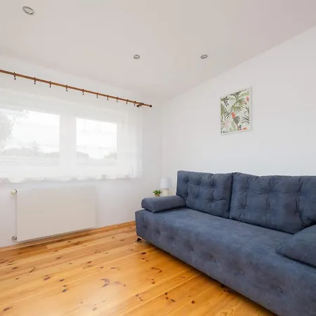 Holiday home Spacious House With Parking & Garden By Renters *