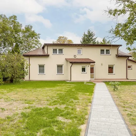 Spacious House With Parking & Garden By Renters * Warsaw